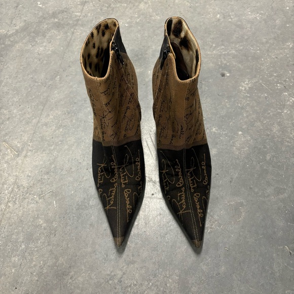 Y2K Roberto Cavalli Canvas Newspaper Print Pointed Toe Ankle Heel Boots Monogram - Picture 10 of 16